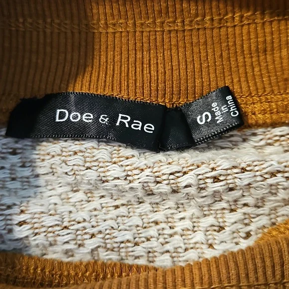 👚Doe & Rae Mustard and Cream Knit Sweater - Picture 7 of 8
